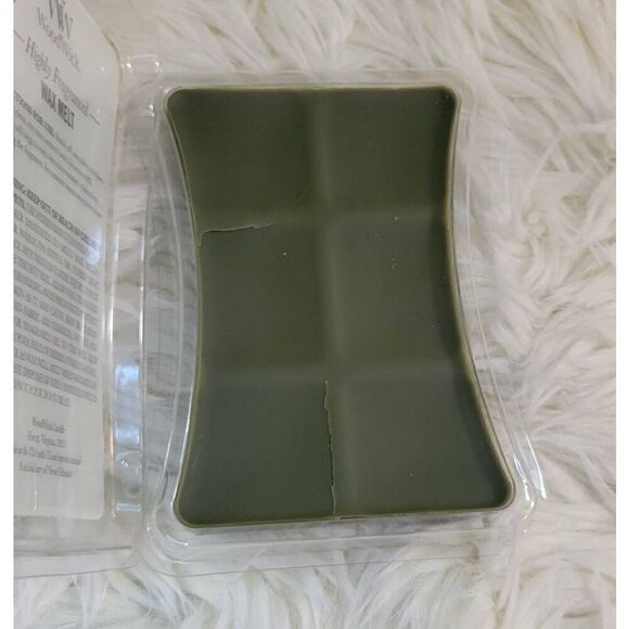 WW Woodwick Highly Fragranced Wax Melts in Fraser Fir Scent - Picture 3 of 3
